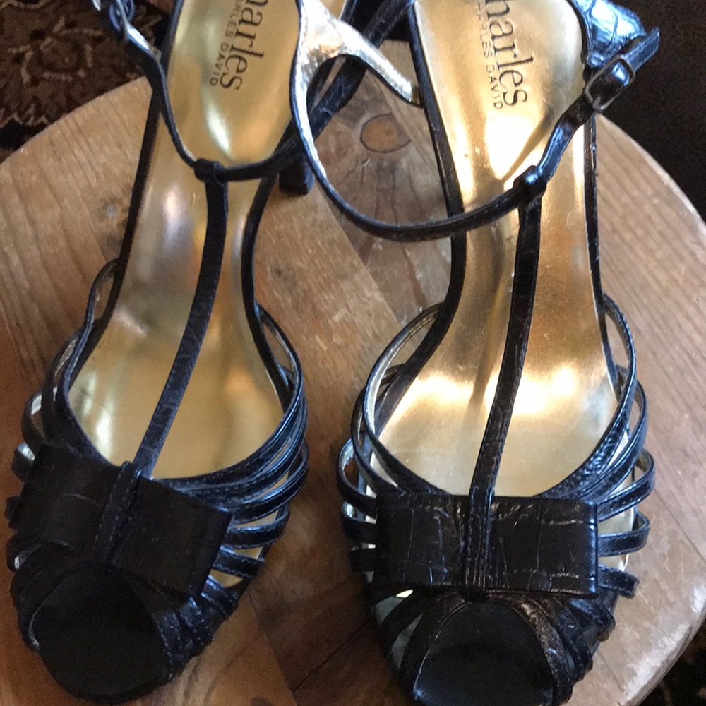 Open toe pump